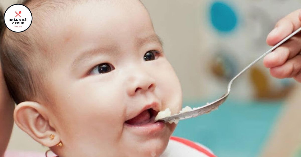 Thời điểm thích hợp cho bé tập ăn dạm