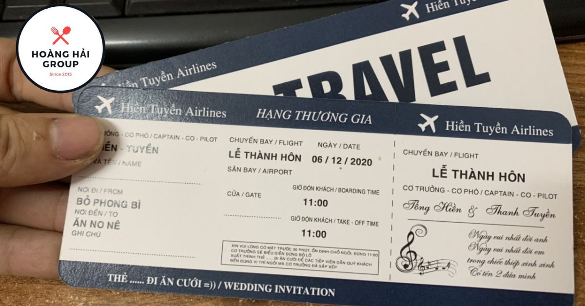 Mẫu thiệp cưới in hình thẻ lên máy bay 