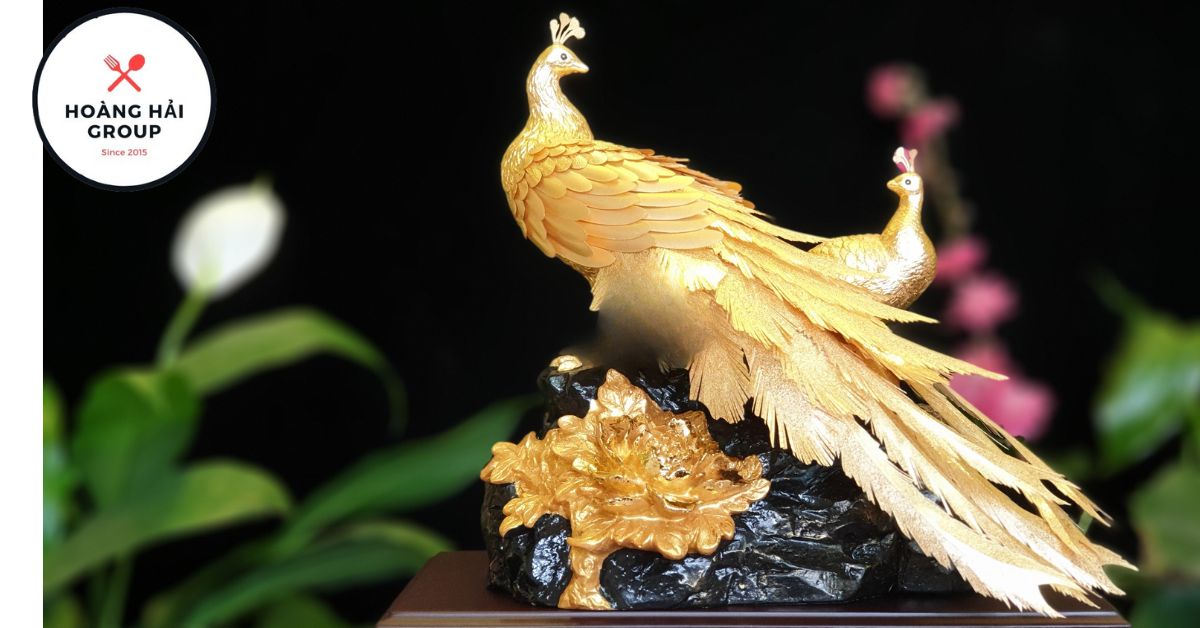 Tượng đôi công dát vàng