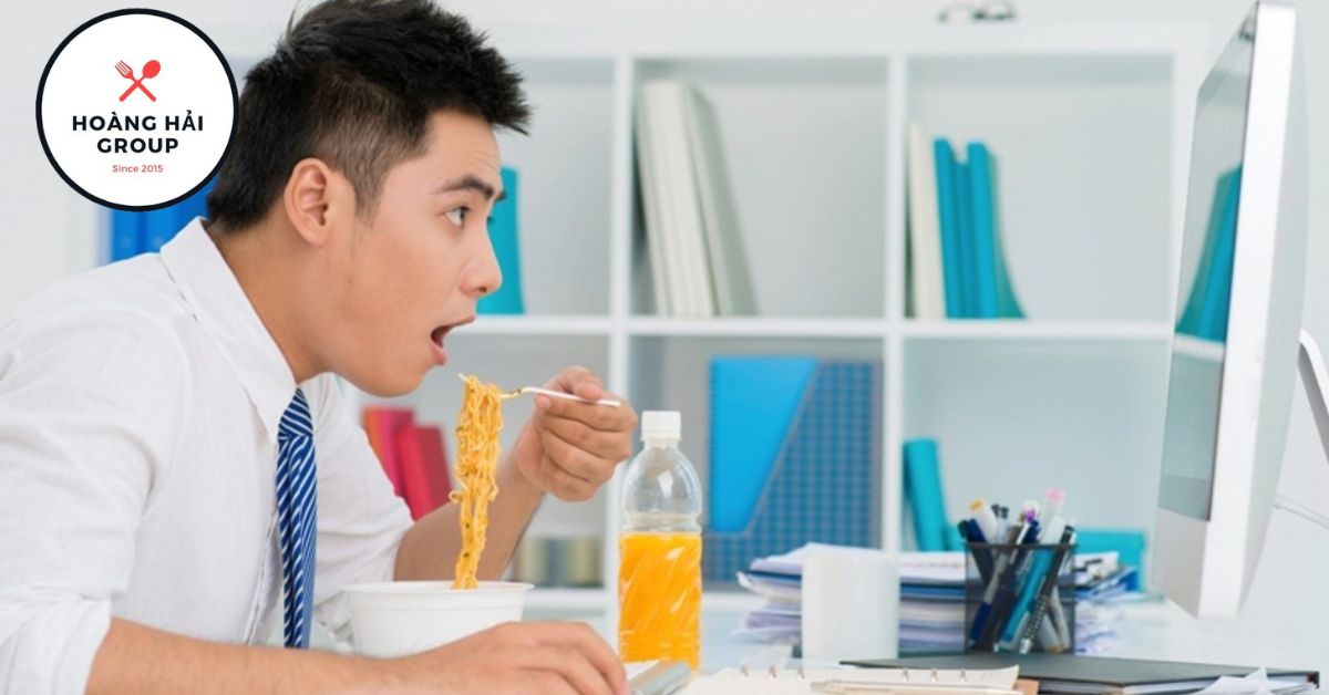 Vừa ăn vừa làm việc riêng