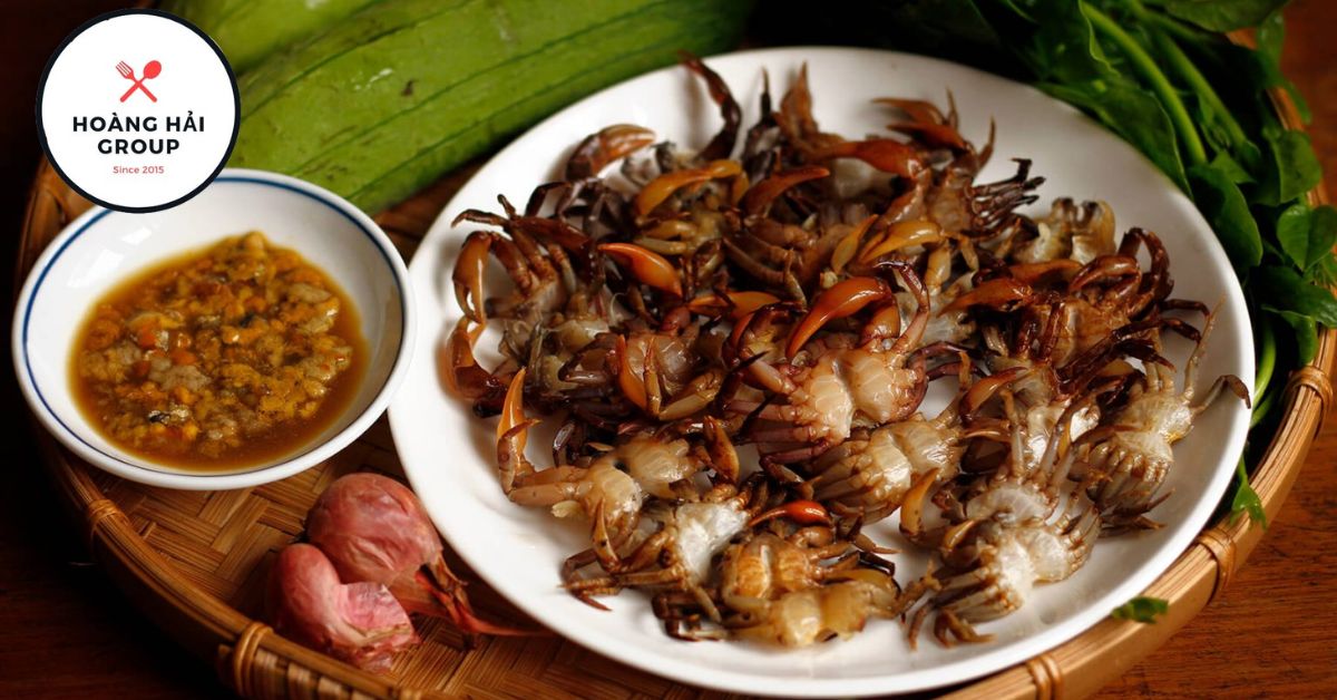 Nấu nước lẩu và nguyên liệu ăn kèm