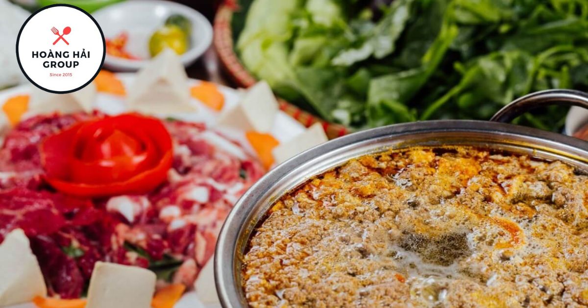 Nấu nước lẩu và nguyên liệu ăn kèm